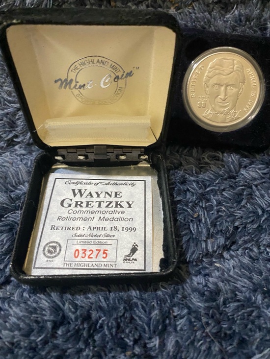 The highland mint- mint-coin Other - Wayne Gretzky Commemorative Retirement Medallion